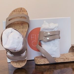 Fifth City Women's Size 9 Ankle Strap Sandals